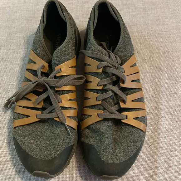 Merrell shoes - Picture 1 of 7